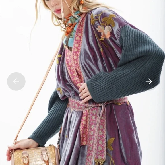 Arrata Velvet Embroidered Kimono - Picture 4 of 8